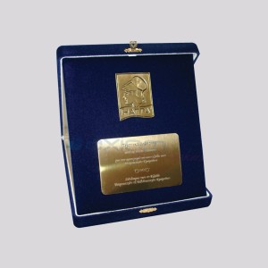 Κασετίνα βελούδινη με πλακέτα χαρακτή & λογότυπο σε μασίφ μπρούτζο Απονομές-Βραβεία