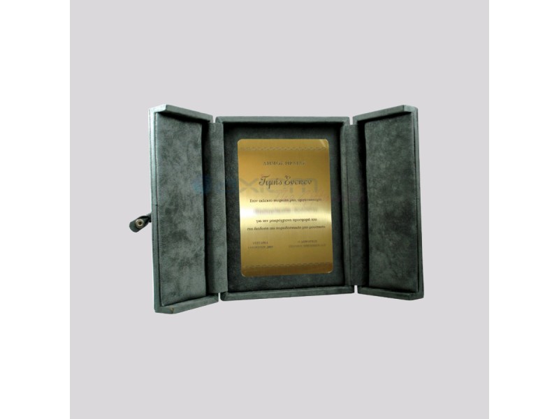 Επιχειρηματικό δώρο κασετίνα βελούδινη με πλακέτα χαρακτή  Απονομές-Βραβεία